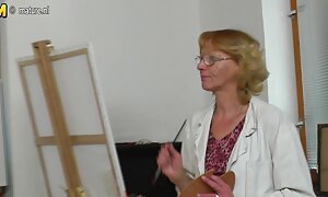 ماساژور مشتری با چشمانی تنگ و نفس نفس می زند و در گربه اش تقدیر کانال عکس های سکسی در تلگرام می کند