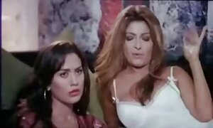همسایه سکسی از مردی که به خودش اجازه می دهد در آشپزخانه رابطه جنسی برقرار کند ، لینک کانال داستانهای سکسی عذرخواهی می کند