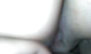 این داستان سکسی کانال زیبایی مو قرمز شوهرش را می راند و علاقه زیادی به همسایگان سیاه پوست دارد