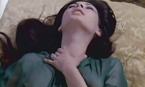 بردن به جنگل و پیچاندن کانال کلیپ سکسی گوساله روی کاپوت