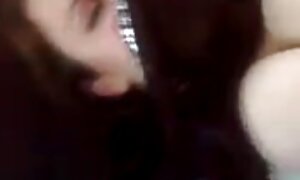 پسر داستانهای سکسی کانال تلگرام عضلانی یک خروس بزرگ را وارد شیرینی کوچک آسیایی می کند